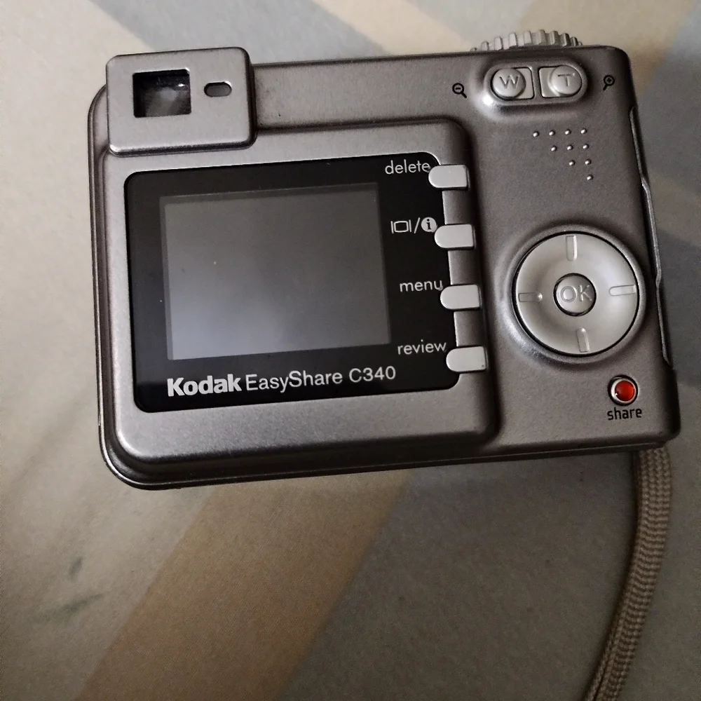 Kodak EasyShare C340 5MP Digital Camera 3x Zoom Silver TESTED/ Camera Bag GUC